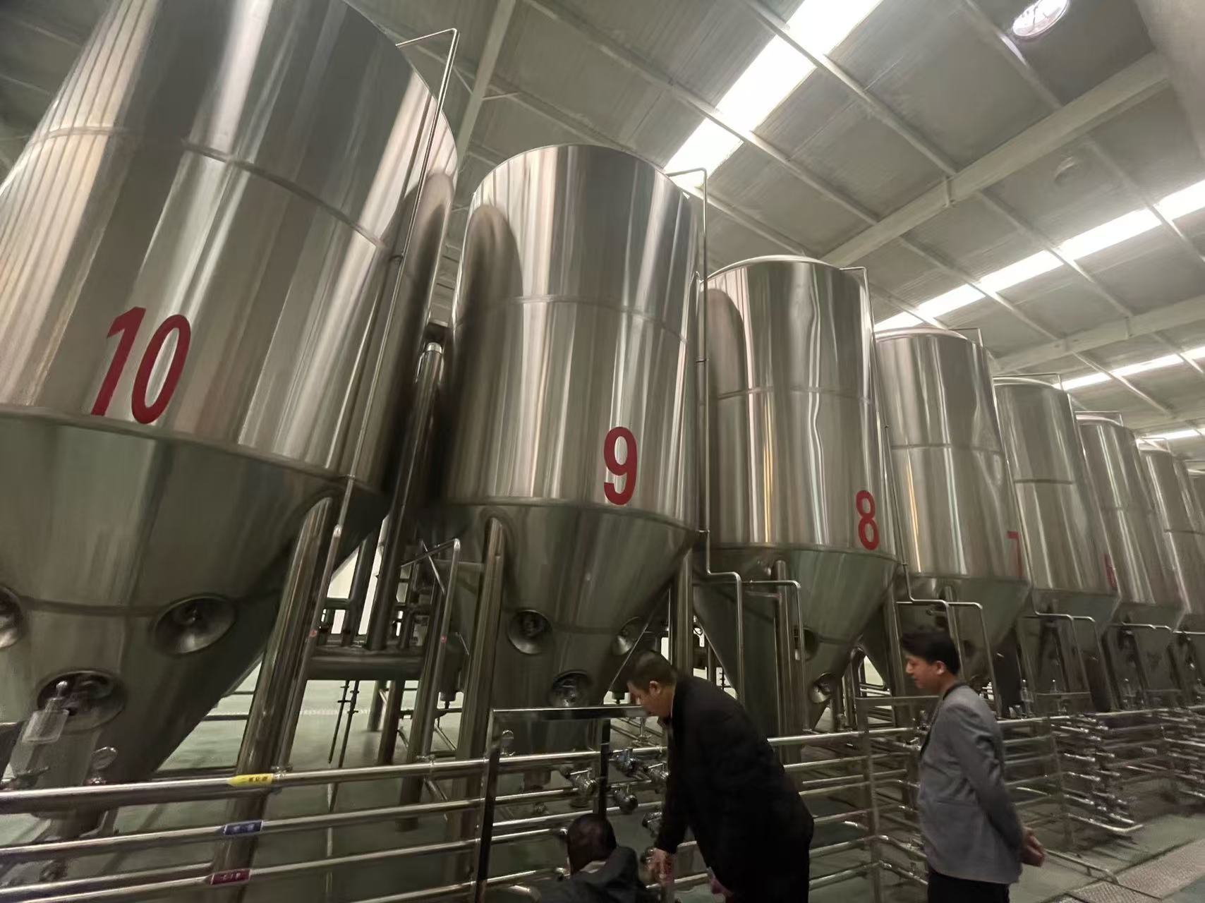宝清精酿啤酒设备厂—平面布置、设备设计、制造、调试、培训等一条龙服务